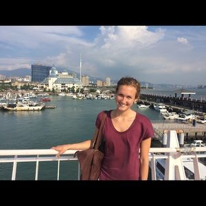 Meet your Posher, Holly